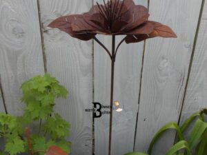 Tuinsteker bloem 130cm van ecoroest/decoroest
