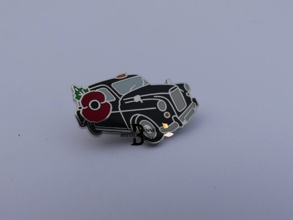 Mooie pin van Taxi Charity poppy cab klaproos zijkant.
